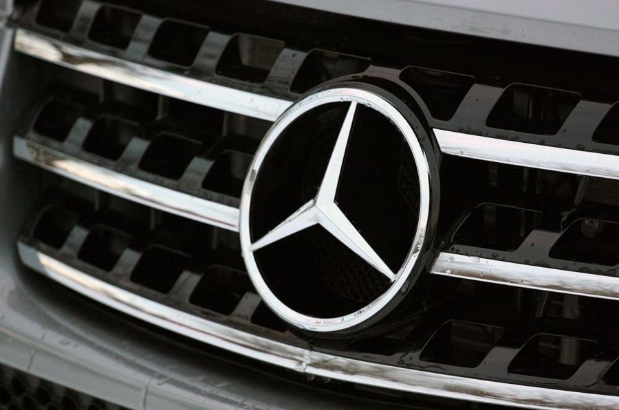  Mercedes-Benz ML63 AMG 2011 года  (фото 2 из 81)